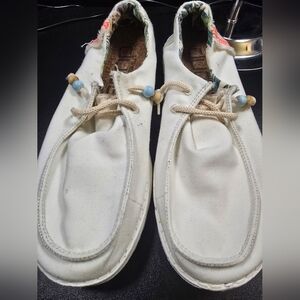 Hey Dudes‎ Women’s White Casual Canvas Shoes with Bead Detail – Size 7